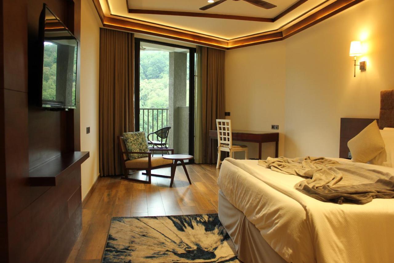 Niraamaya Retreats Samroha Athirappilly מראה חיצוני תמונה
